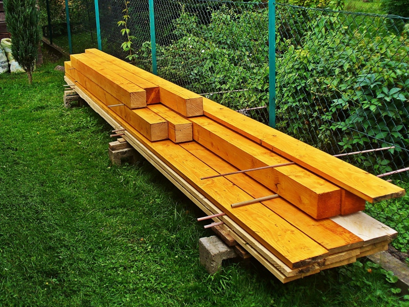 menuisier-BREIL SUR ROYA-min_boards_the_rafters_joinery_tree_painting_wood_colored_paint-871508